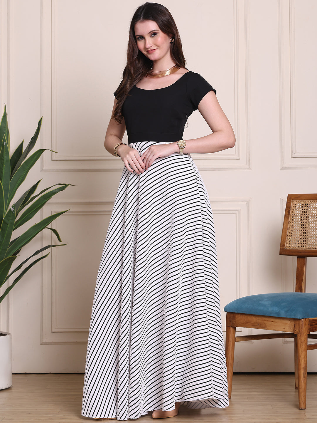 Exude Glamour Reign Dramatic Black And White Gown With Cap Sleeve