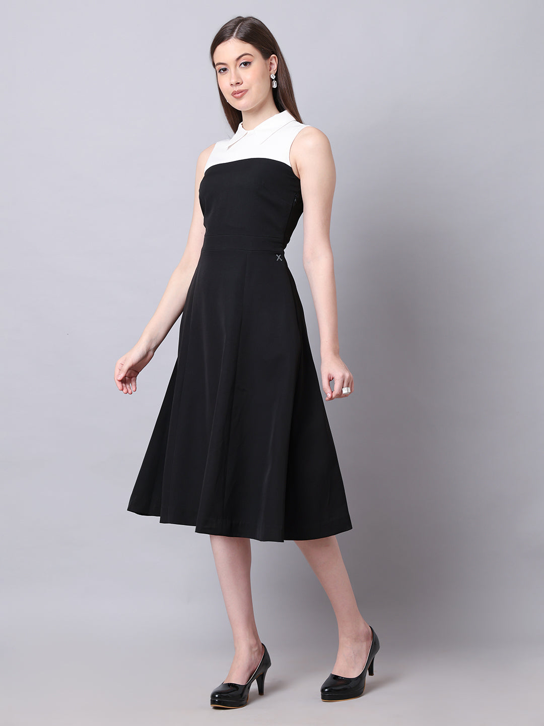 Exude Bronzed Color Block Dress With Collar Black Dresses