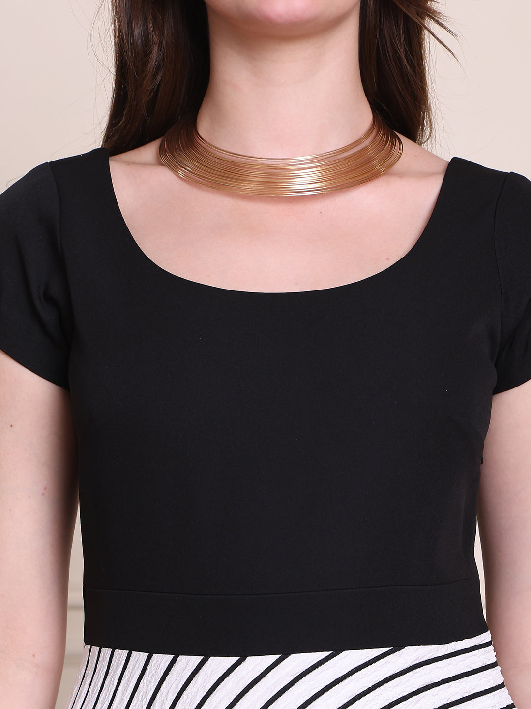 Exude Glamour Reign Dramatic Black And White Gown With Cap Sleeve